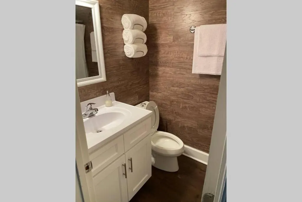 Casa vacanze Belmont Nc Riverfront 2-Bedroom Garden Suite Charlotte